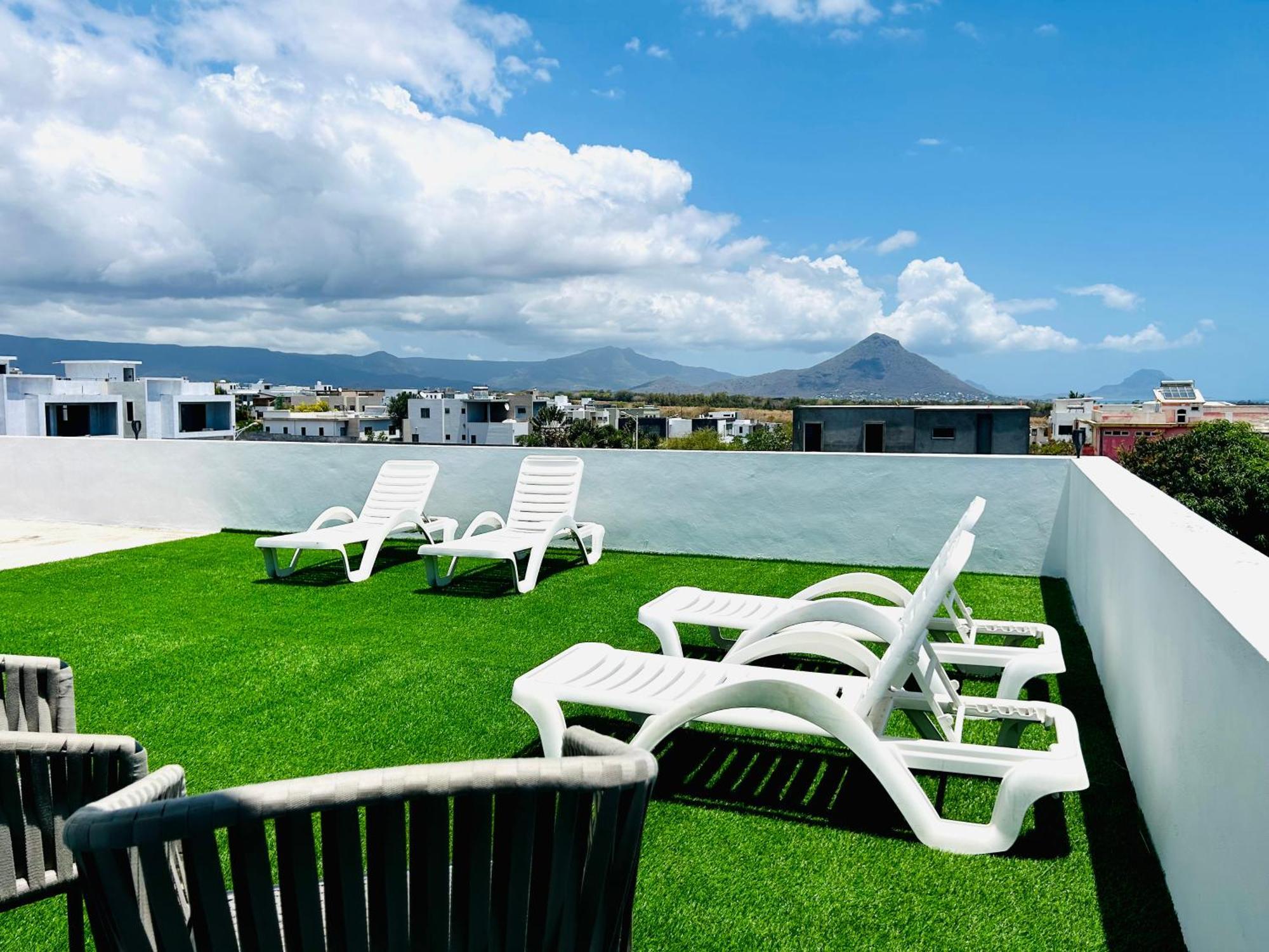 Amazing Sunset View Rooftop. Flic en Flac Exterior photo